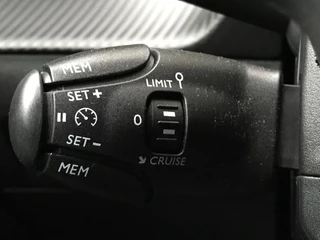 Peugeot 2008 1.2 PureTech Style | Camera | Navigatie — afbeelding 14